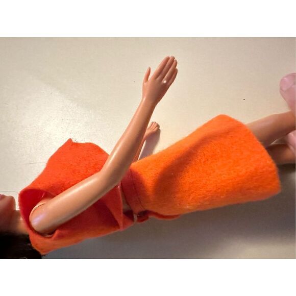 Vintage Fashion Model Barbie with 70s Retro Orange Outfit Dress Brown Hair - Picture 6 of 6